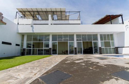 Tonala House | House with Terrace & Pool in Coyula Ideal Groups