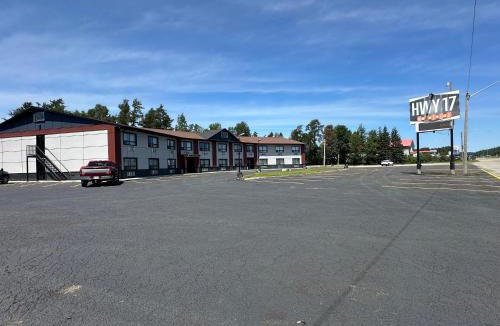 Wawa Hotel | HWY 17 Hotel