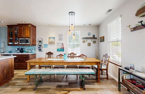 Cleone House | Iconic, Remodel 19th Century Home + Studio/Hot Tub/Custom Kitchen/Steps to Beach