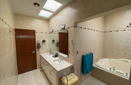 Queretaro House | Ideal residence for business people. Excellent location