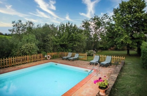 Ponte di Gabbiano Villa | Idyllic Siena Retreat Vineyard View