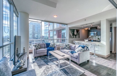 Beltline House | Immaculate 2 BD DT Condo w/Panoramic City Views!
