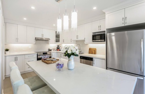 Vaughan House | Immaculate Pet & Smoke-Free Haven Near Wonderland