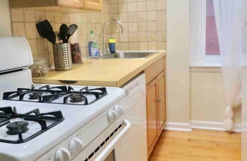 Gayborhood Apartment | In the heart of Center City! Large bi-level 3/2