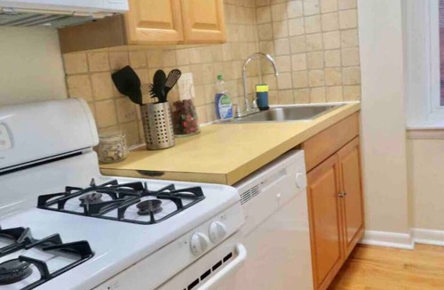 Gayborhood Apartment | In the heart of Center City! Large bi-level 3/2