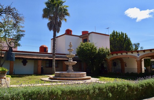 Ezequiel Montes Villa | Increíble Villa en zona vinícola Montequis 19 pers