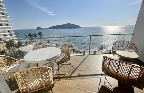 Zona Dorada House | Increible depa con vista al mar. Z.dorada(factura)