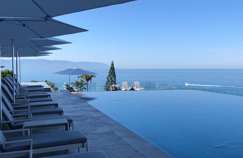 South Shore Hotel Area Condo | Indah by Sayan 8B -LUXURY OCEAN FRONT- 3BR/3BA
