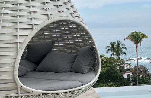 South Shore Hotel Area Condo | Indah by Sayan 8B -LUXURY OCEAN FRONT- 3BR/3BA