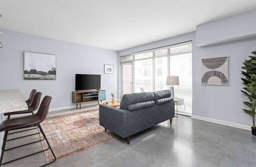 Cole-Noble District Apartment | Indy Monument Circle, Dream 1BR in CozySuites