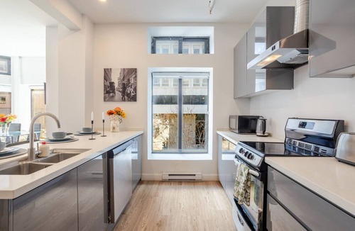 Downtown Montreal Apartment | Inner-City Apartment –Prime Bishop St Location