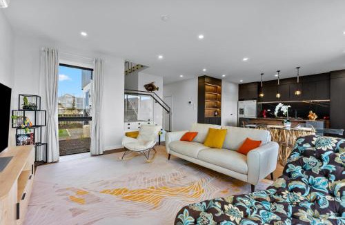 Karaka House | Its a bit country and a bit town
