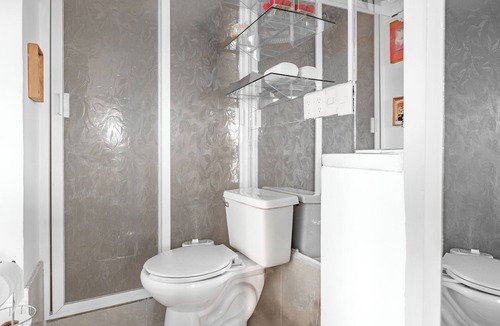 Polanco Bed & Breakfast | ITZAE PAZ POLANQUITO WALK TO AUDITORIUM/SHARED BATHROOM/NO PETS