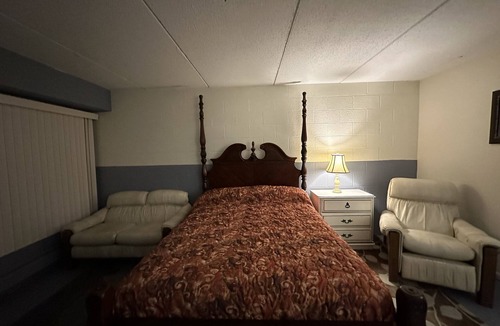 St. Cloud Hostel | J-E Hotel & Suites