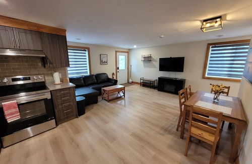 Petawawa House | Jack Pine Cabin at Pine Ridge Park