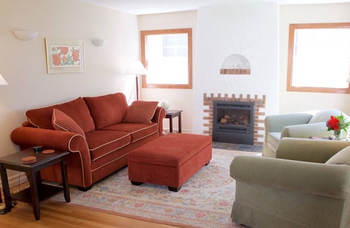 Northeast Neighbors House | Jefferson Garden Cottage Cottage