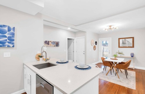Federal Hill Apartment | Jennifer’s Chic Modern 1st Floor Apt Private Patio