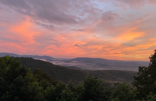 Laurel Park House | Jump Off Rock Retreat in Hendersonville