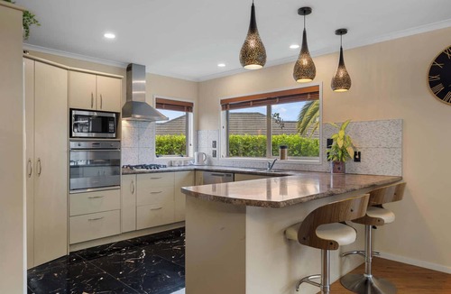 Owhata House | Kererū Corner | 4 Bed, 2 Bath Lynmore Escape