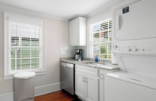 Cannonborough Elliotborough Apartment | King in Five (B) | Free Parking and Close to King!
