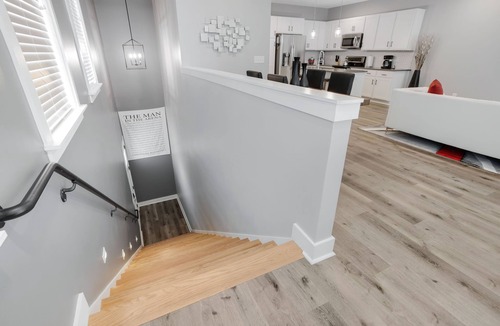 Dunean House | King Suite, Modern Loft Close to Downtown!