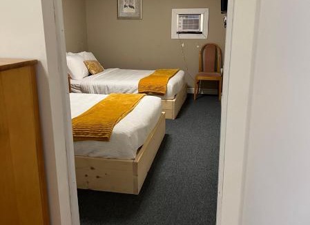Sauble Beach Hotel | Kit Wat Motel & Marina