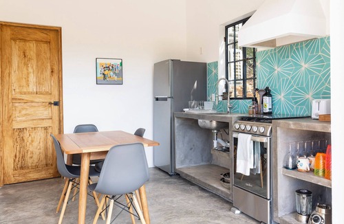 San Francisco Apartment | Kitchen, Saltwater Pool, Fast Wifi, Queen Bed, Air Conditioning - "Mar"