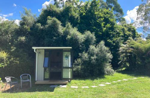 Tokaanu House | Kiwi cabin with geothermal pool by lake Taupo