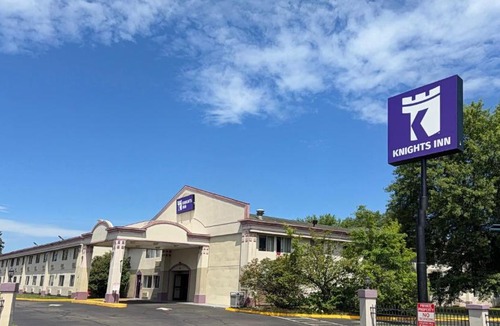 North Meadows Hotel | Knights Inn Hartford