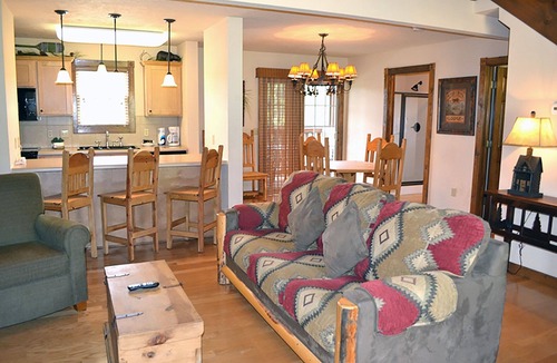 Reeds Spring Cabin | L131B, 2-King Br + 1 Loft 3rd Br/Bunk Bed 1 Queen Sleeper