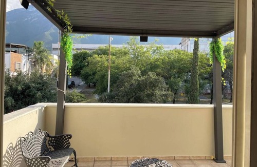 Monterrey House | La Casa Rosa Monterrey - Mountain View and Shopping Mall