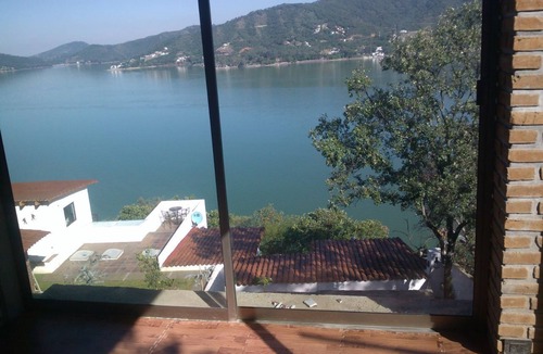 El Santuario House | La mejor vista de Valle de Bravo, 3 Habitaciones con baño, jacuzzy y alberca
