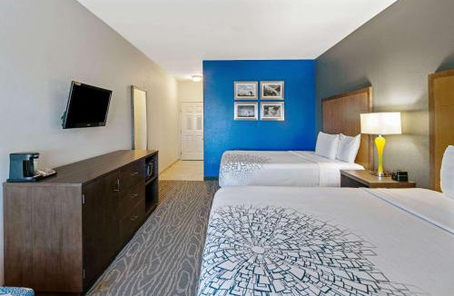Monte Alto Hotel | La Quinta Inn & Suites by Wyndham Mercedes Outlet Mall