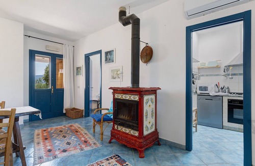 San Gimignano House | 'La Ripa - Apartment Il Fienile' with Shared Pool & Wi-Fi