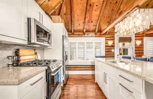 Ramara Cottage | Lake Simcoe Luxury Cottage | Sauna + Hot Tub