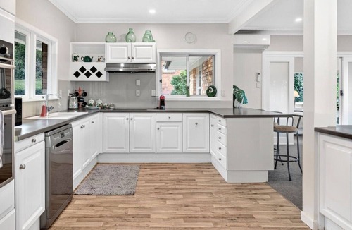 Frankton House | Lake View 2 Bedroom 2 Bath with Parking