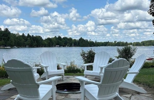 Lake Cottage | Lakefront | 2 Saunas, Firepit, Kayaks, Dock & Boat