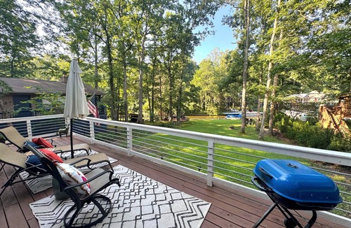 Lake of the Woods Cottage | Lakefront Cottage in Locust Grove. Comfortable beds!