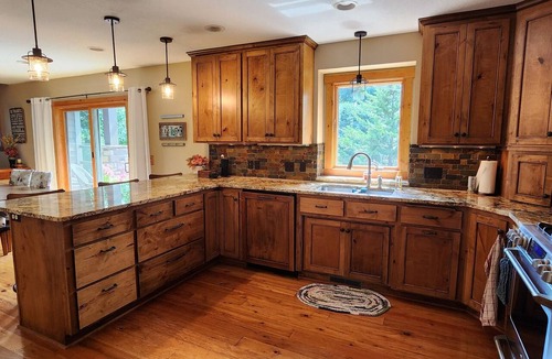 Birchwood Village House | Lakefront retreat directly on White Bear Lake. Lake Views, 3-bedroom.
