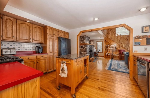 Standish House | Lakefront Retreat | Sleeps 10 | Private Beach