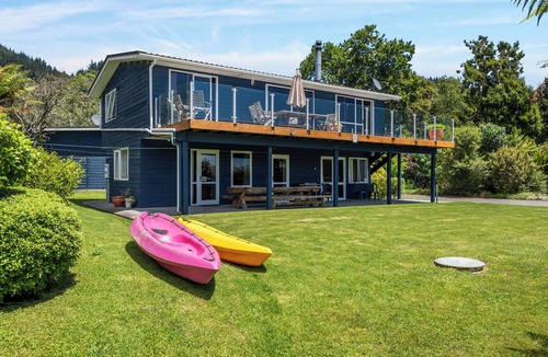 Rototai House | Lakepath Retreat - Lake Rotoiti Holiday Home