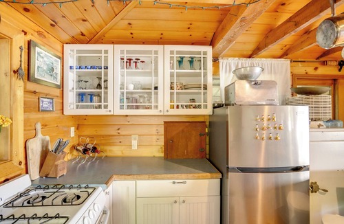 Berkshire Cabin | Lakeside Berkshires Cabin w/Private Dock & Views