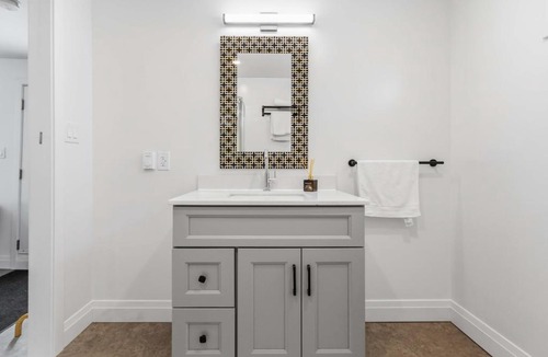 Jacksons Point Apartment | Lakeside Haven suite