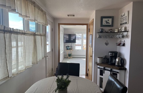 Wasilla House | Lakeside Retreat with fantastic views
