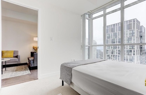 Bay Cloverhill Apartment | Lakeview 1 Bed 1 Den by Rogers Centre