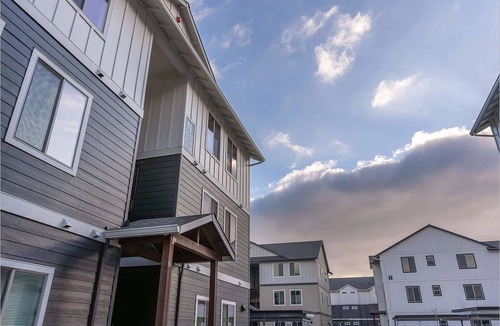 Woodburn Apartment | Landing | Amazing 2BD, Clubhouse, Pool