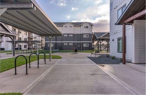 Woodburn Apartment | Landing | Amazing 2BD, Clubhouse, Pool