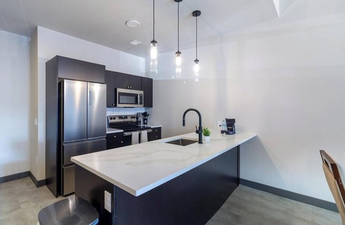 Downtown Hartford Apartment | Landing | Modern 1BD in Downtown Hartford