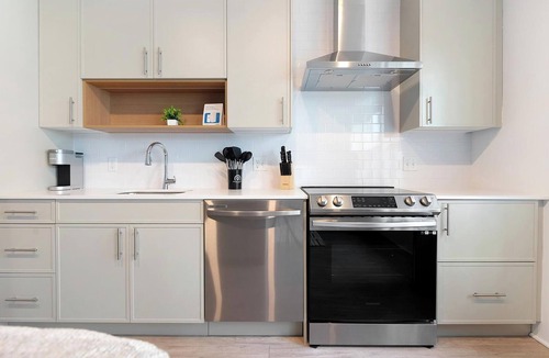 Hyattsville Apartment | Landing | Modern 1BD, Game Room, Gym