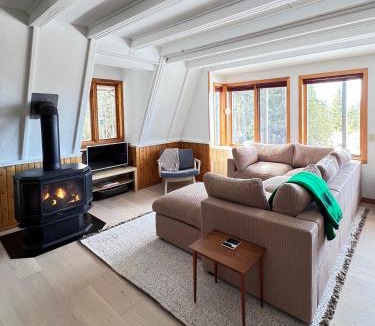 Tobermory House | Lands End Private Tobermory Waterfront Escape